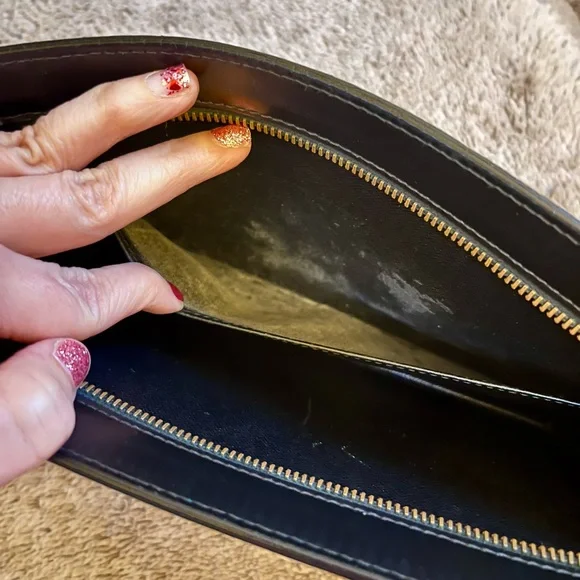 Authentic Louis Vuitton Epi Clutch - Picture 5 of 16